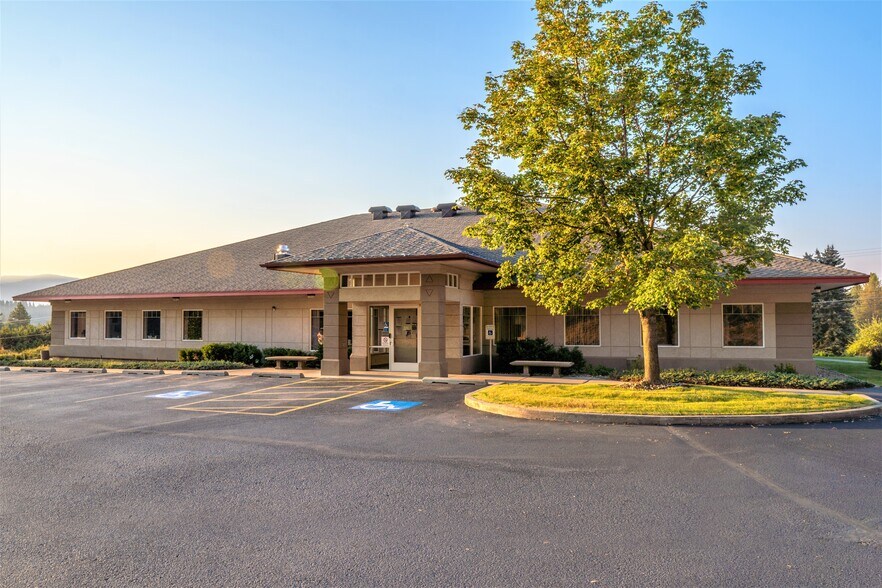 Primary Photo Of 1600 W 1st St, Newport Office For Sale