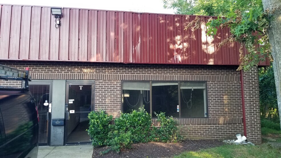 More Photos Of 6656 Dobbin Rd, Columbia Unknown For Lease