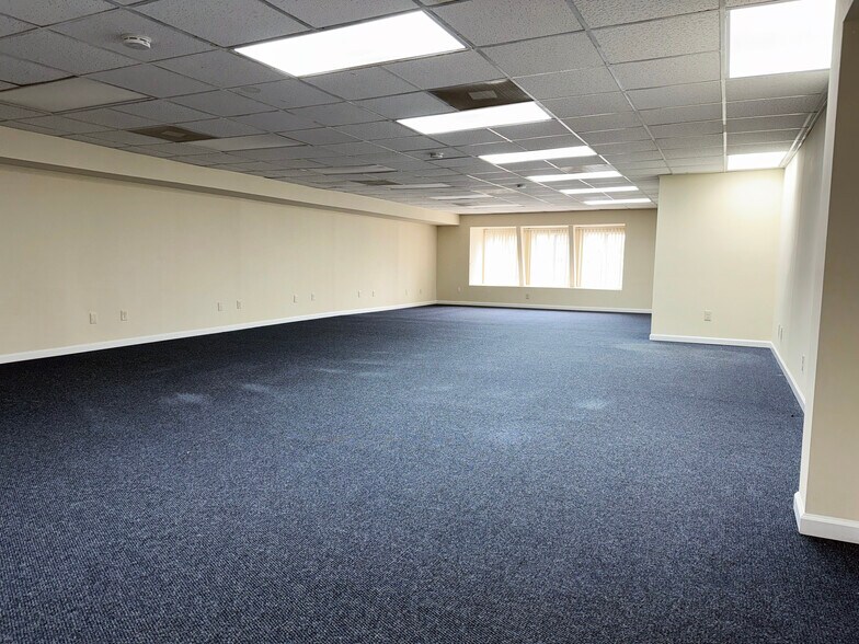 More Photos Of 7444 Holabird Ave, Dundalk General Retail For Lease