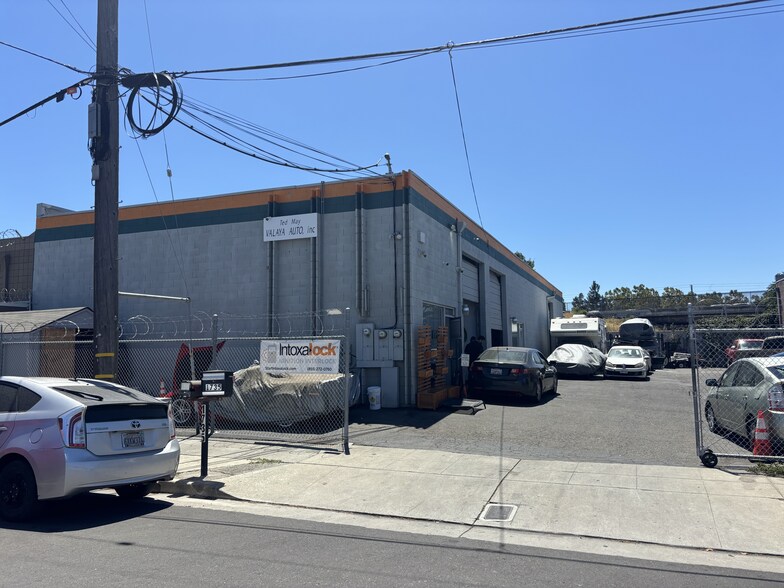 More Photos Of 1735-1753 Angela St, San Jose Manufacturing For Sale