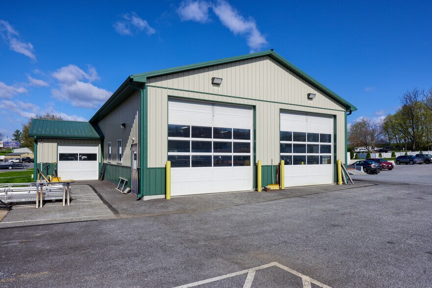 More Photos Of 2969 Lincoln Hwy E, Gordonville Flex For Lease
