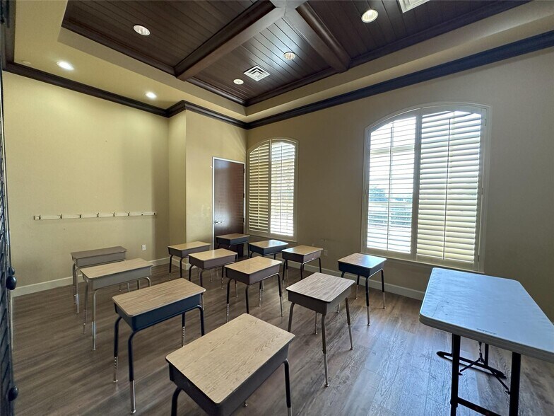 More Photos Of 7700 San Jacinto Pl, Plano Medical For Sale