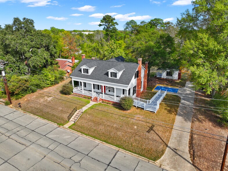 More Photos Of 668 N Main St, Jasper Storefront Retail Office For Sale