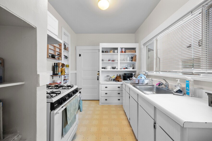 More Photos Of 4045 Manila Ave, Oakland Apartments For Sale