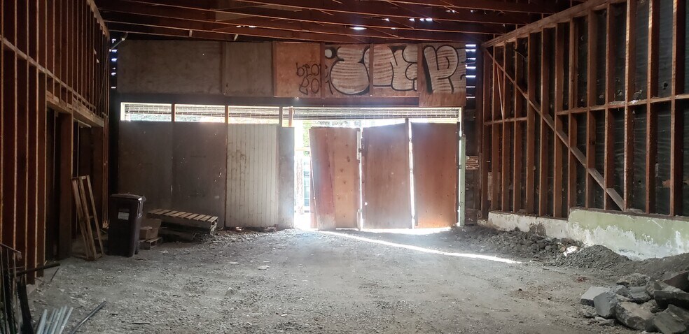 More Photos Of 6410-6416 Telegraph Ave, Oakland Storefront For Lease