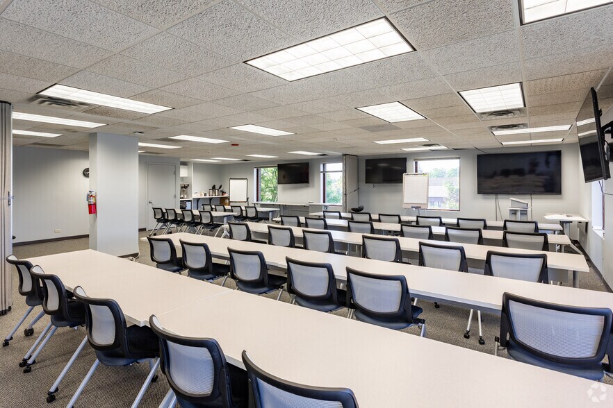 More Photos Of 625 N North Ct, Palatine Unknown For Lease