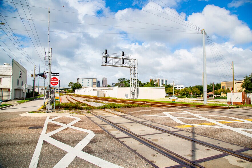 More Photos Of 1110 Sligh Blvd, Orlando Warehouse For Lease