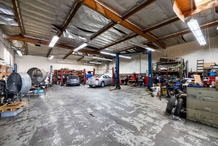 More Photos Of 1010-1016 W Barkley Ave, Orange Warehouse For Sale