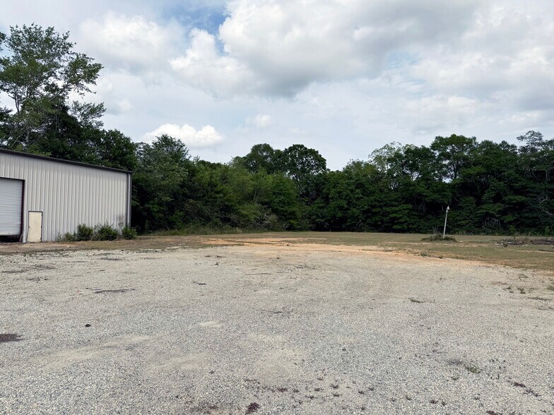 More Photos Of 378 Eastland Rd, Dothan Distribution For Sale