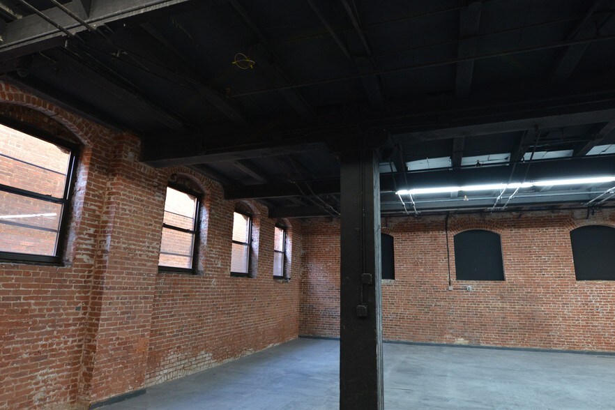 More Photos Of 16 Waverly Ave, Brooklyn Loft Creative Space For Lease