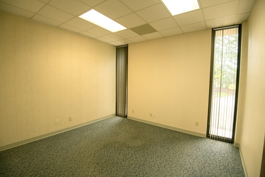 More Photos Of 1330 N Park St, Carrollton Medical For Lease