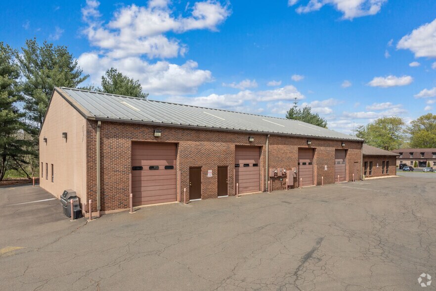 More Photos Of 6594 Commerce Ct, Warrenton Light Manufacturing For Lease