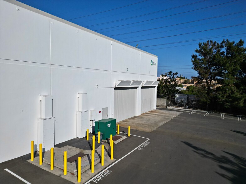 More Photos Of 9500 El Dorado Ave, Sun Valley Warehouse For Lease