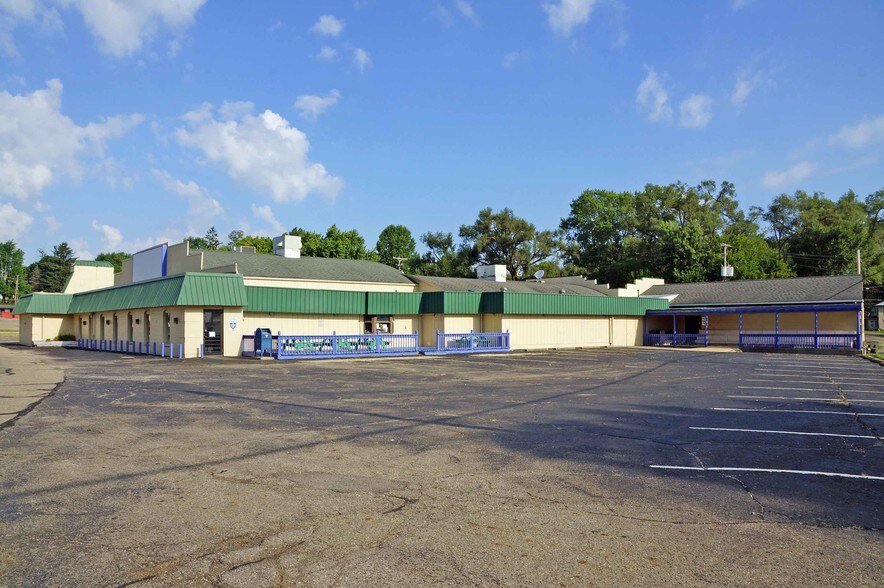 More Photos Of 130 S Main St, Fredericktown Storefront For Sale