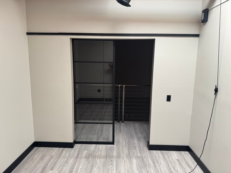 More Photos Of 4125 Market St, Ventura Light Manufacturing For Sale