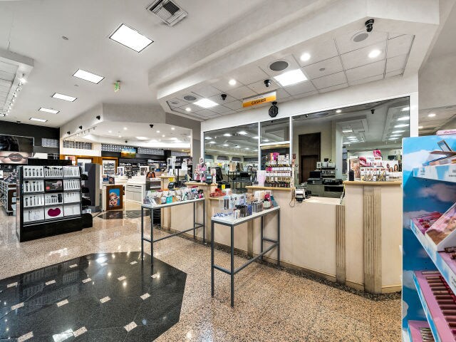 More Photos Of 12640 Riverside Dr, Valley Village Storefront Retail Office For Sale