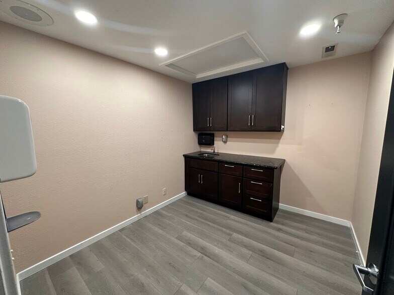 More Photos Of 910 Major Sherman Ln, Monterey Medical For Lease