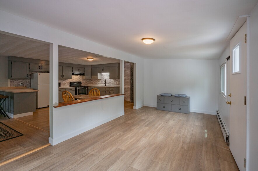 More Photos Of 944 Gibbons Hwy, Wilton Restaurant For Sale
