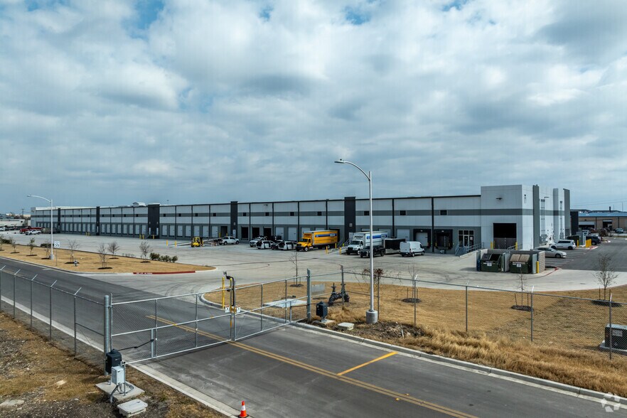 More Photos Of 500 Wonder World Dr, San Marcos Distribution For Lease