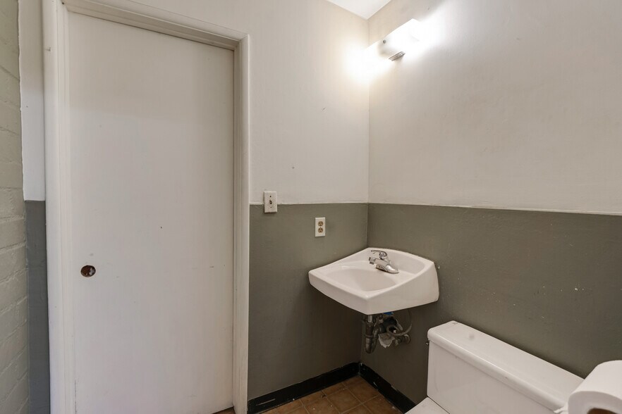 More Photos Of 10920 S La Cienega Blvd, Inglewood Warehouse For Sale