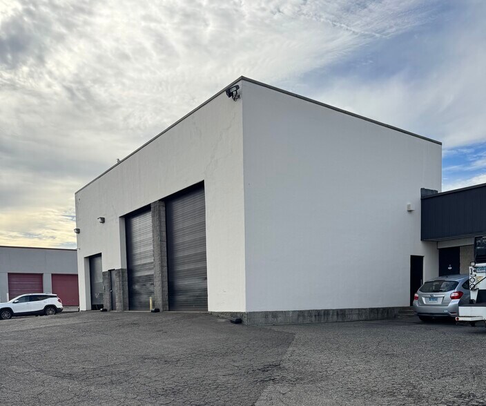 More Photos Of 590 Lordship Blvd, Stratford Warehouse For Sale