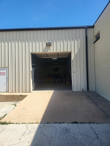 More Photos Of 509 China St, Abilene Industrial For Lease