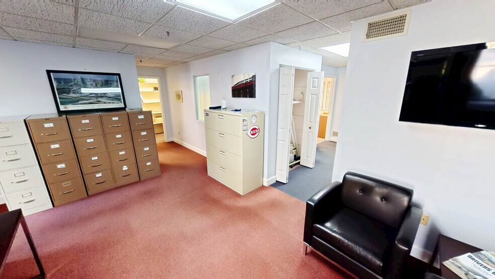 More Photos Of 4753-4759 Cornell Rd, Blue Ash Medical For Sale