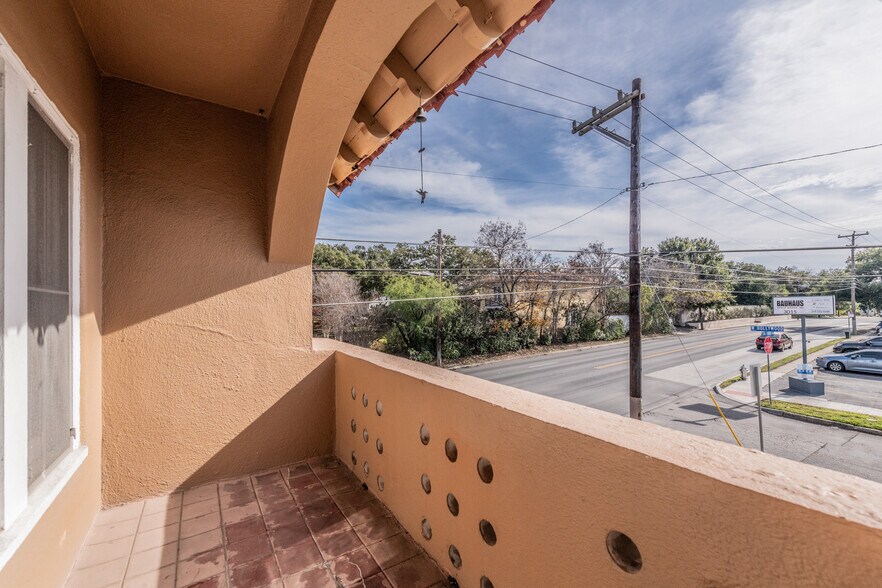 More Photos Of 403 W Hollywood Ave, San Antonio Apartments For Sale