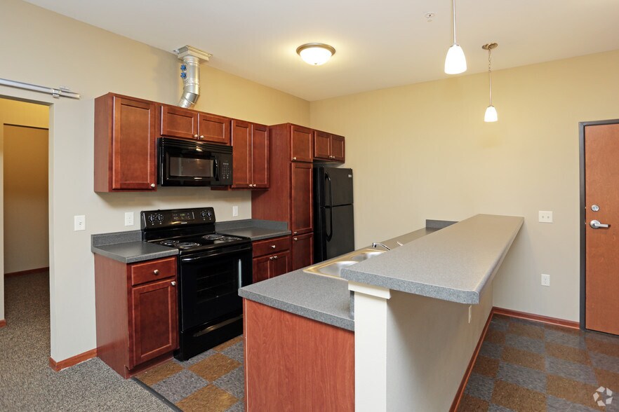 More Photos Of 906 10th St SE, Cedar Rapids Apartments For Sale