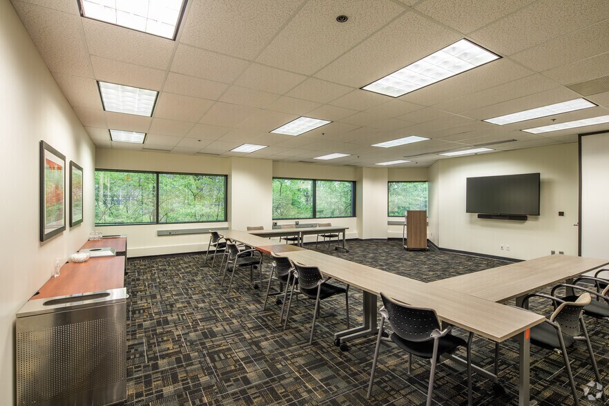 More Photos Of 540 Maryville Centre Dr, Saint Louis Office For Lease