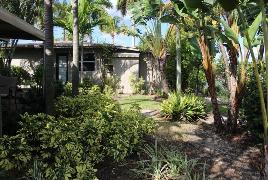 More Photos Of 2133-2209 NE 26th St, Wilton Manors Hotel For Sale
