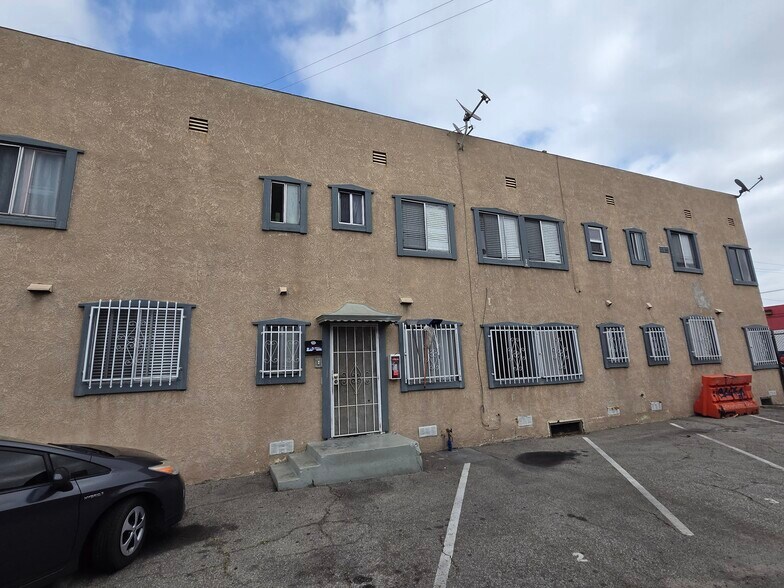 More Photos Of 1561 W Pacific Coast Hwy, Long Beach Storefront Retail Residential For Sale