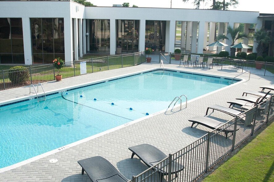 More Photos Of 1301 4th St, Hartsville Hotel For Sale