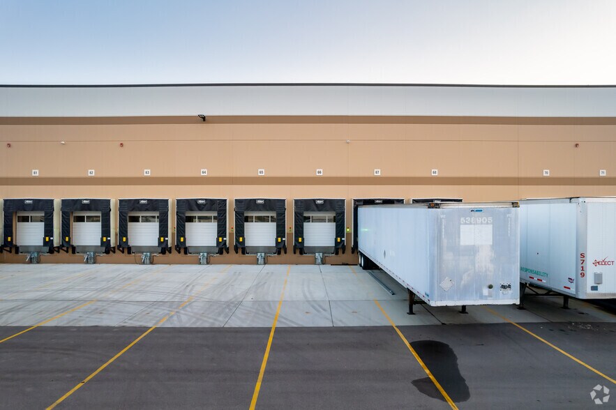 More Photos Of 1420 E 10 Mile Rd, Hazel Park Distribution For Lease