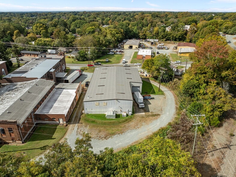 More Photos Of 913 Washington St, Graham Manufacturing For Sale