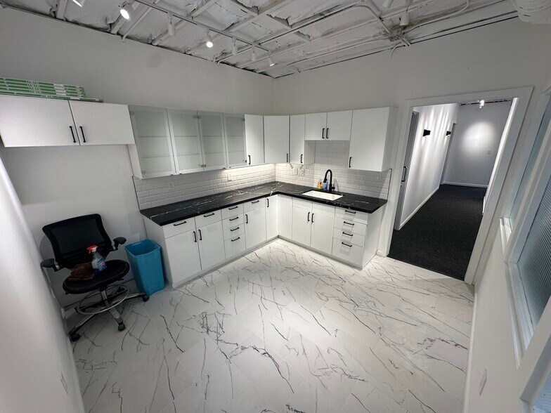 More Photos Of 1912 F St, Sacramento Office For Lease