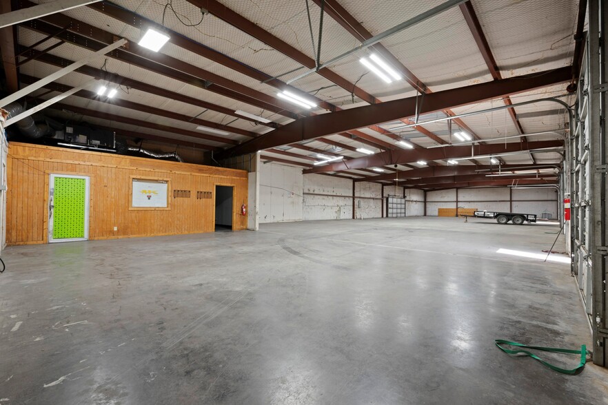More Photos Of 650 E Highway 67, Duncanville Light Distribution For Sale