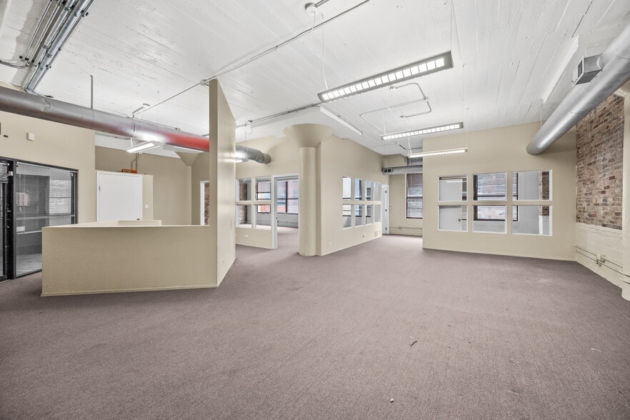 More Photos Of 222 W Ontario St, Chicago Loft Creative Space For Lease