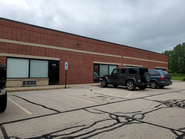 More Photos Of 1330 Crispin Dr, Elgin Warehouse For Lease