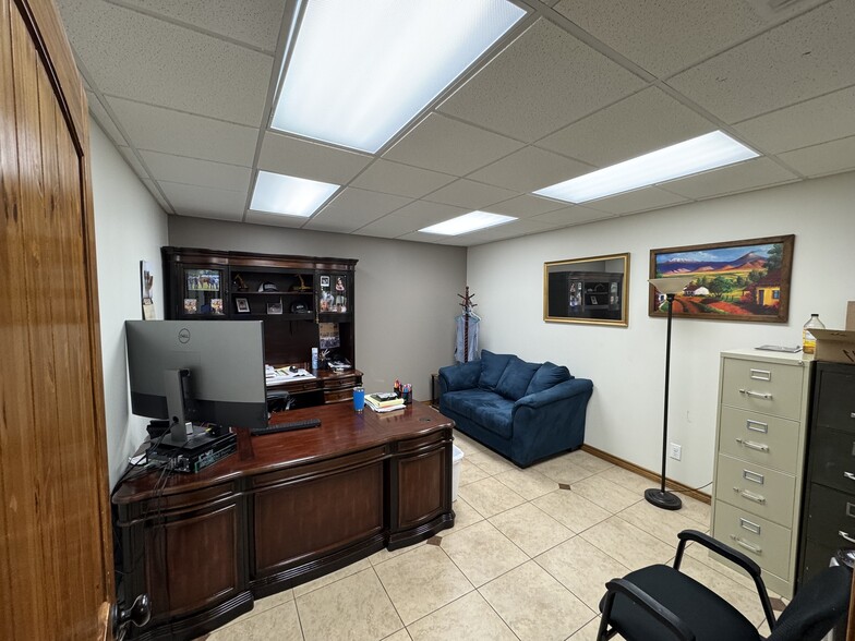 More Photos Of 3012 Pleasanton Rd, San Antonio Storefront For Sale