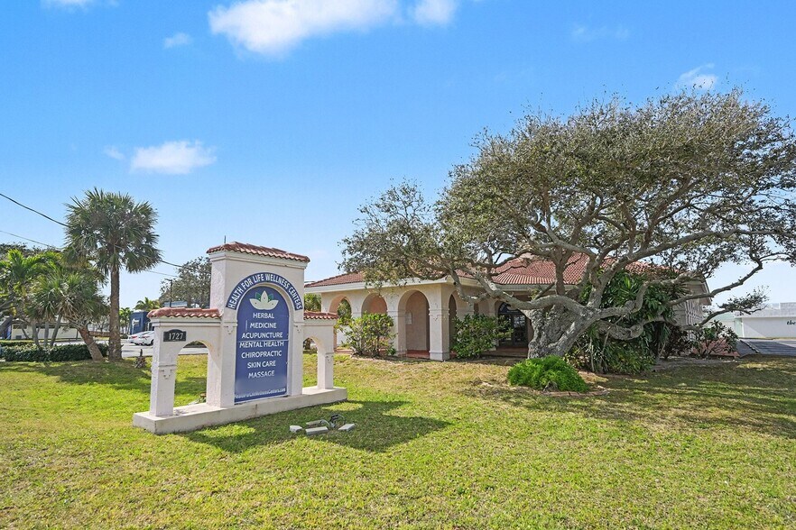 More Photos Of 1727 N Atlantic Ave, Cocoa Beach Medical For Sale
