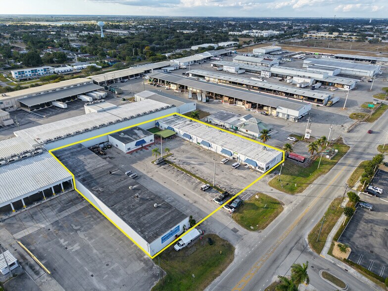 More Photos Of 210 N Krome Ave, Florida City Showroom For Sale