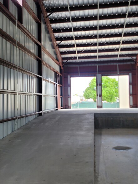 More Photos Of 146 2nd St, Homestead Warehouse For Lease
