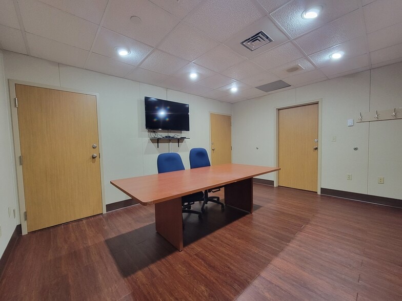 More Photos Of 21495 Ridgetop Cir, Sterling Medical For Lease