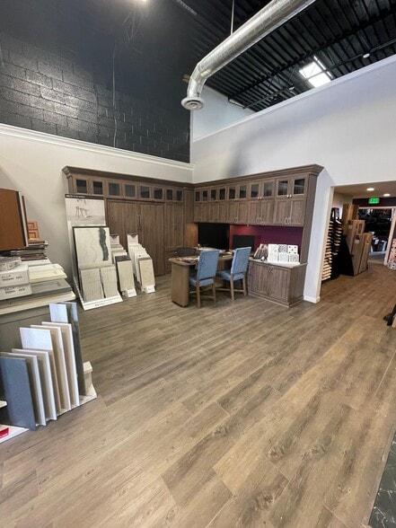More Photos Of 5601 General Washington Dr, Alexandria Showroom For Sale