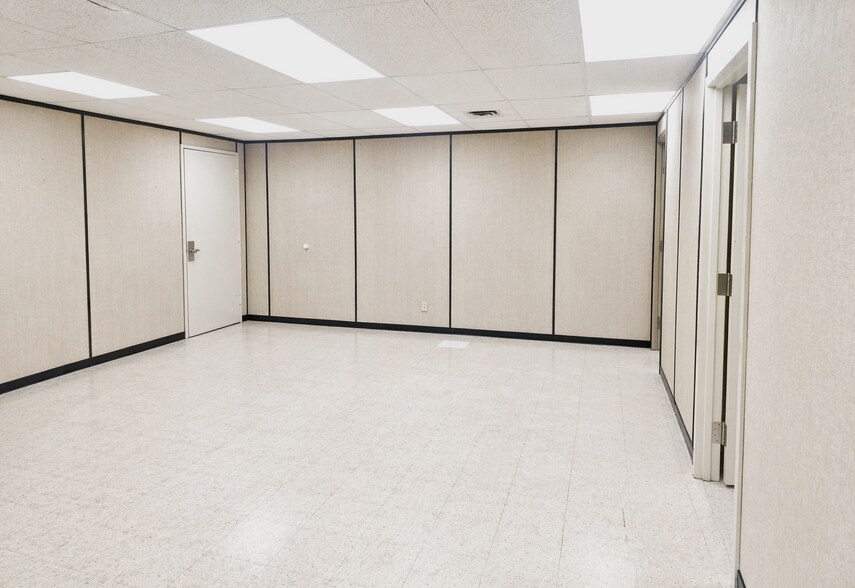More Photos Of 14 Bayswater Av, Ottawa Office For Lease