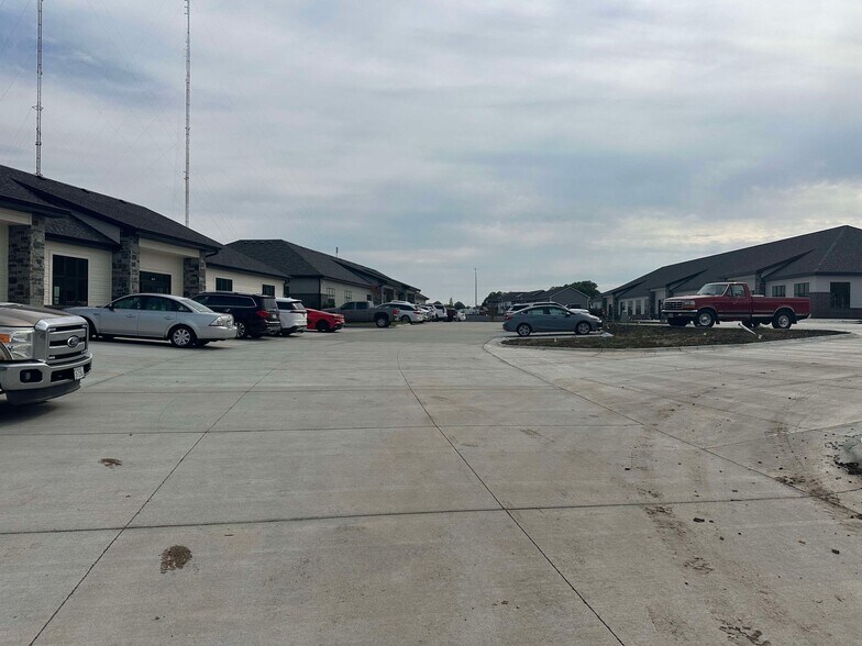 More Photos Of 8500 Mohave Dr, Lincoln Office For Sale