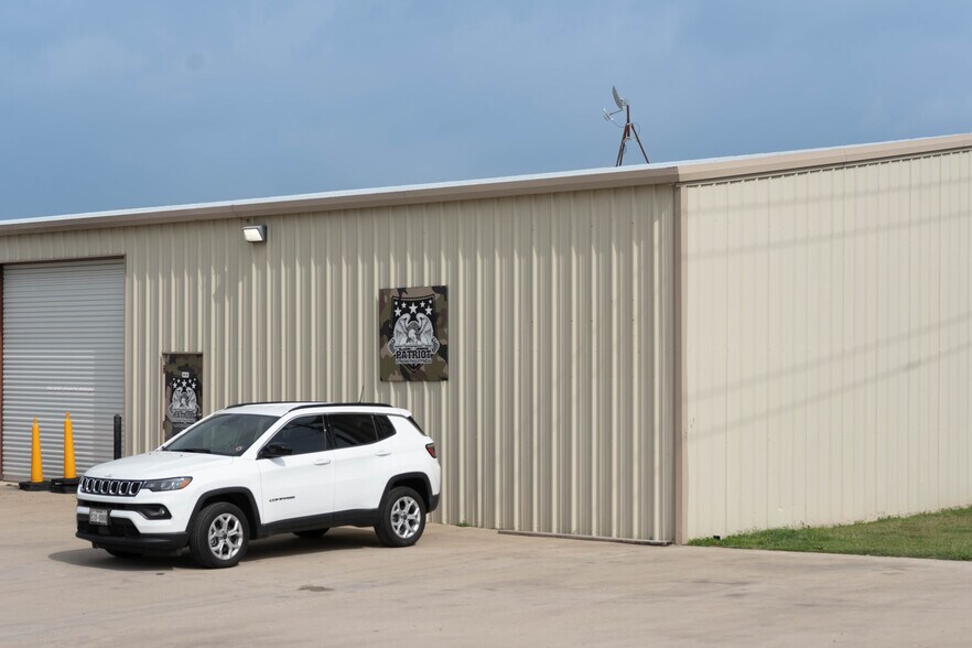More Photos Of 681 Eastgate Rd, Midlothian Warehouse For Lease