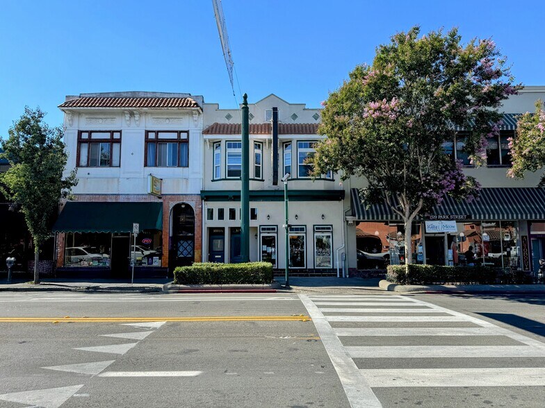 More Photos Of 1515 Park St, Alameda Bar For Sale