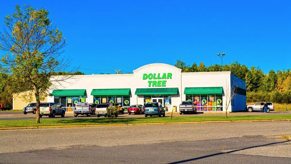 Primary Photo Of 1905 Valley Pine Cir, International Falls Storefront For Sale